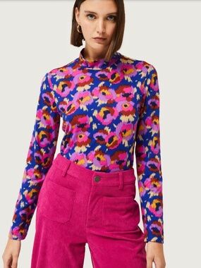 Compania Fantastica Dewberry Floral Print Fitted Top